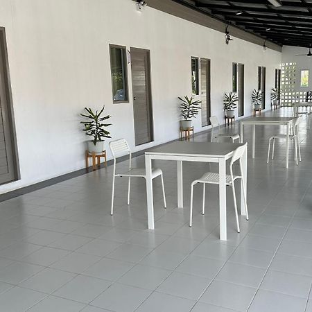 Juni House Chumphon Bed & Breakfast Ngoại thất bức ảnh