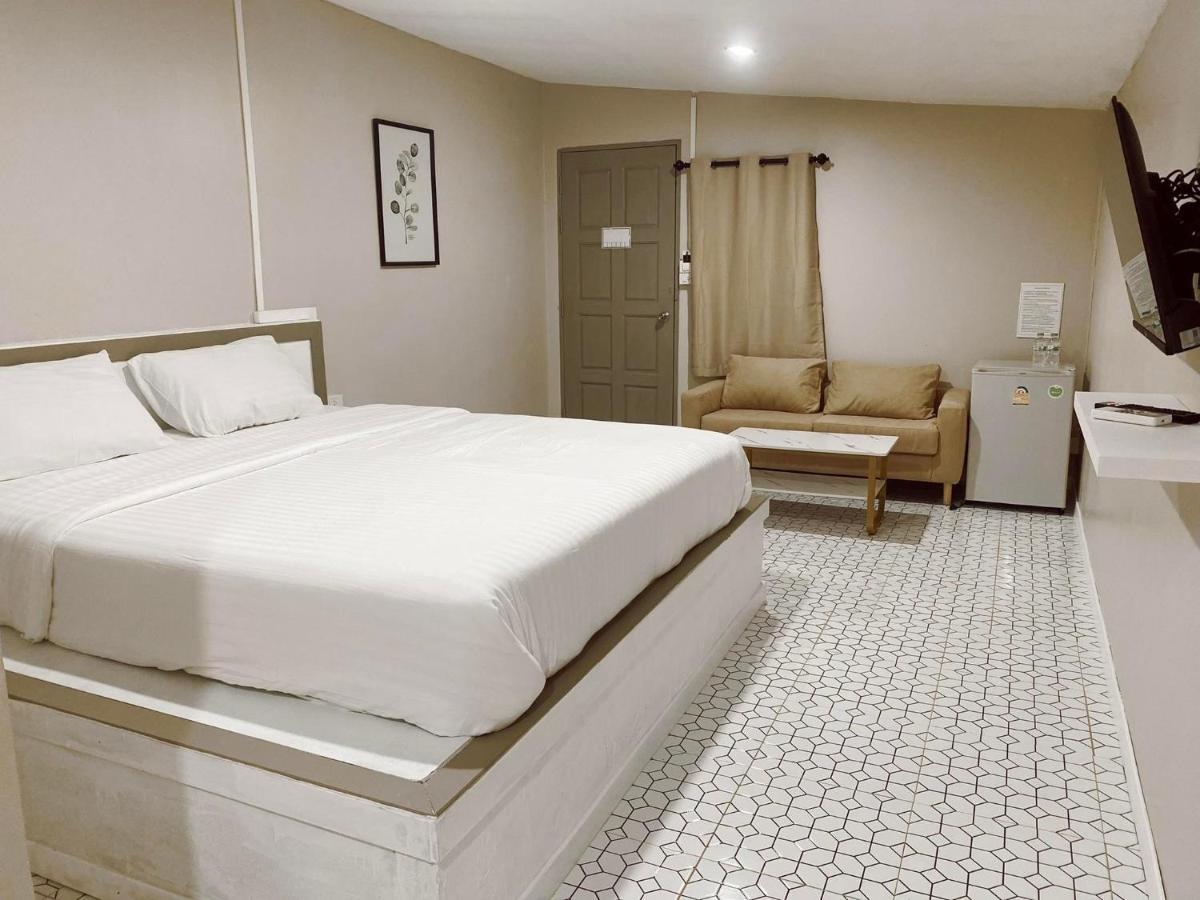 Juni House Chumphon Bed & Breakfast Ngoại thất bức ảnh