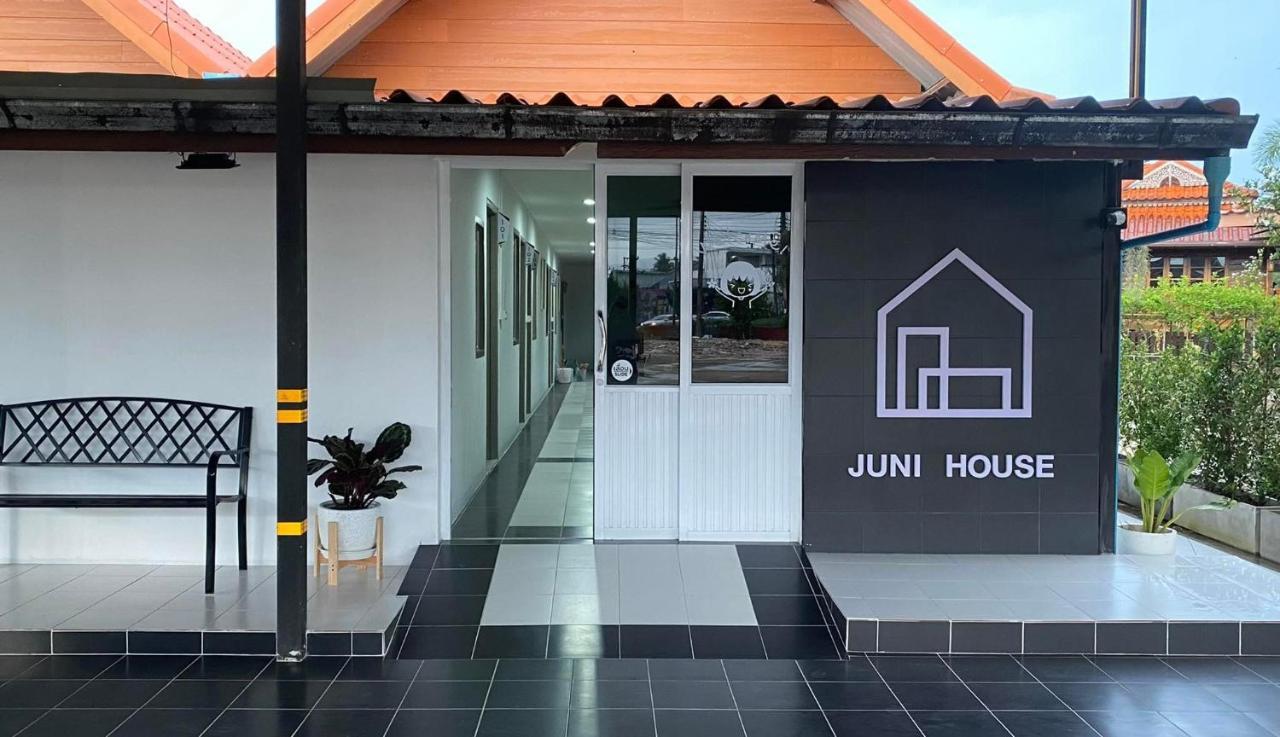 Juni House Chumphon Bed & Breakfast Ngoại thất bức ảnh