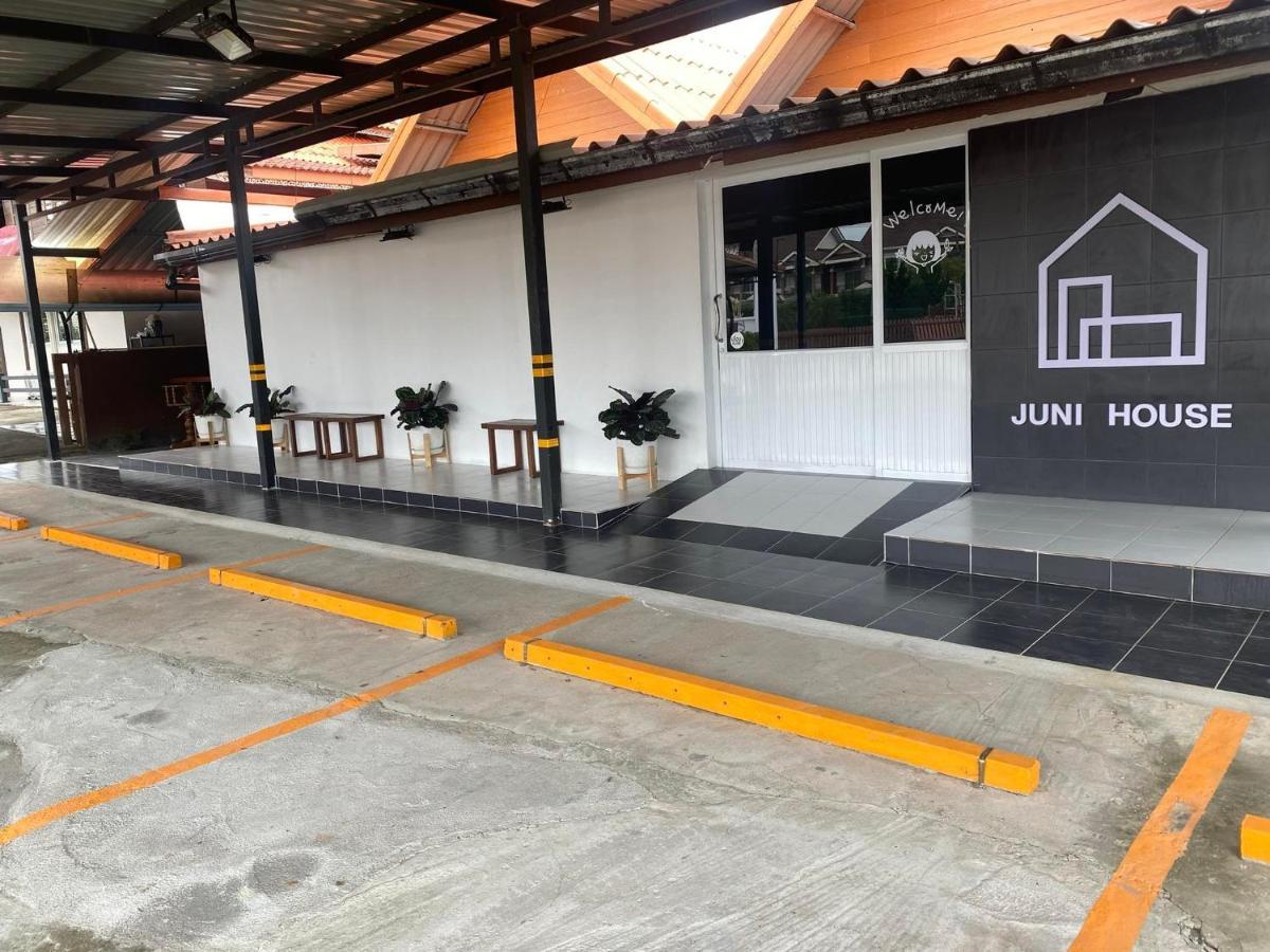 Juni House Chumphon Bed & Breakfast Ngoại thất bức ảnh