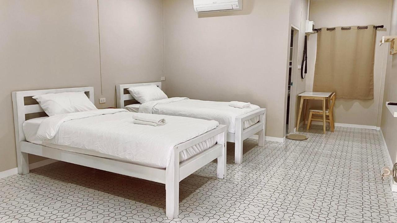 Juni House Chumphon Bed & Breakfast Ngoại thất bức ảnh