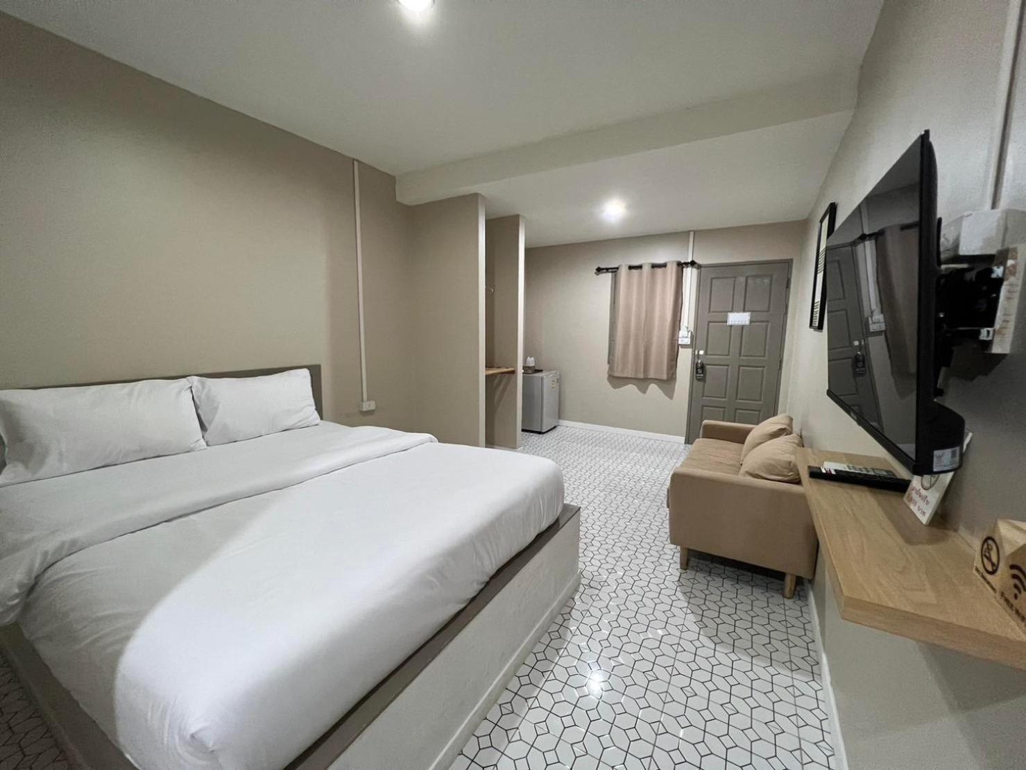 Juni House Chumphon Bed & Breakfast Ngoại thất bức ảnh