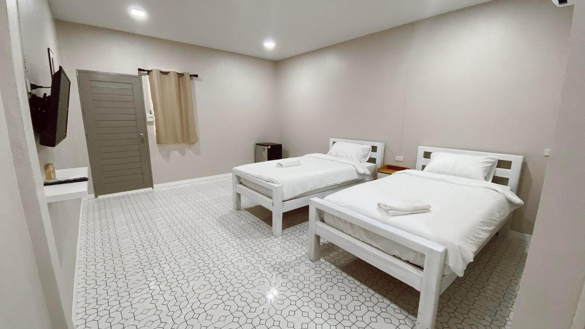 Juni House Chumphon Bed & Breakfast Ngoại thất bức ảnh