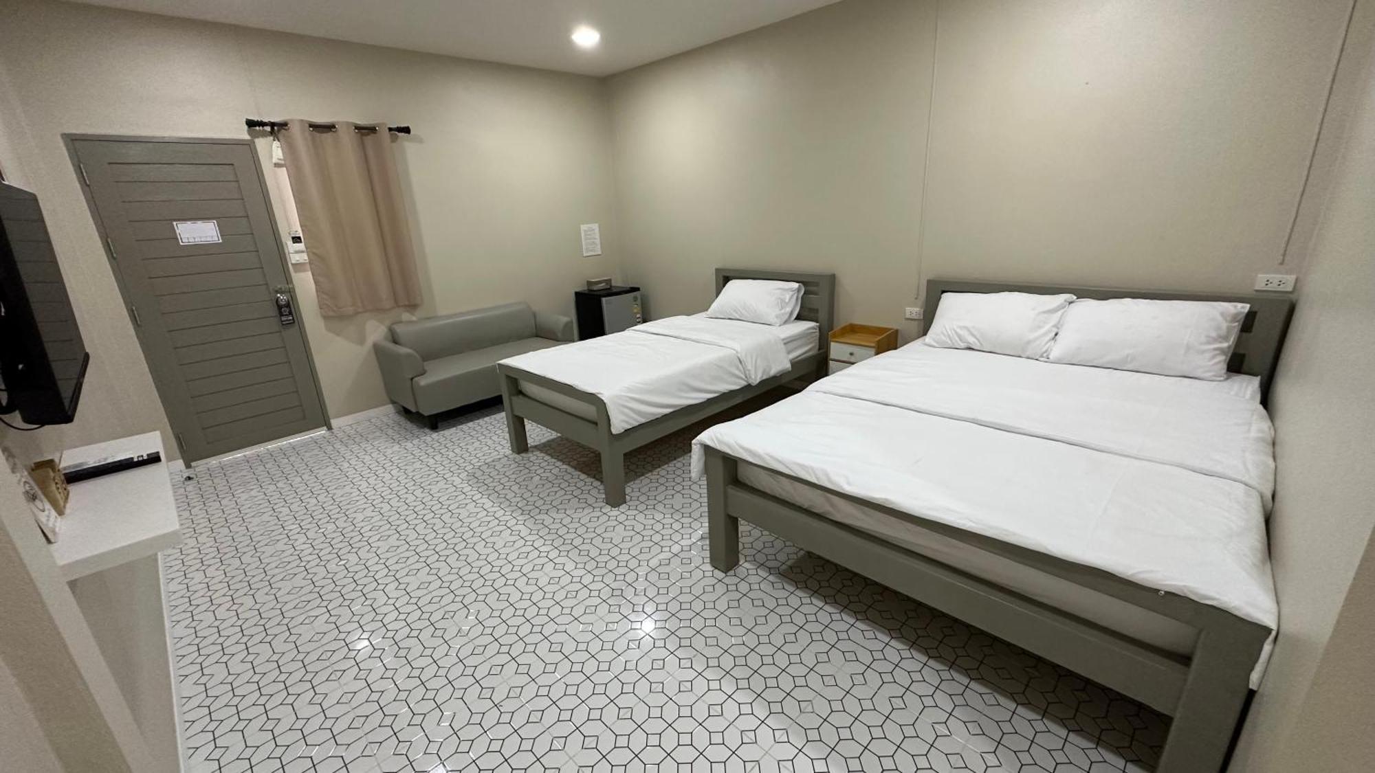 Juni House Chumphon Bed & Breakfast Ngoại thất bức ảnh