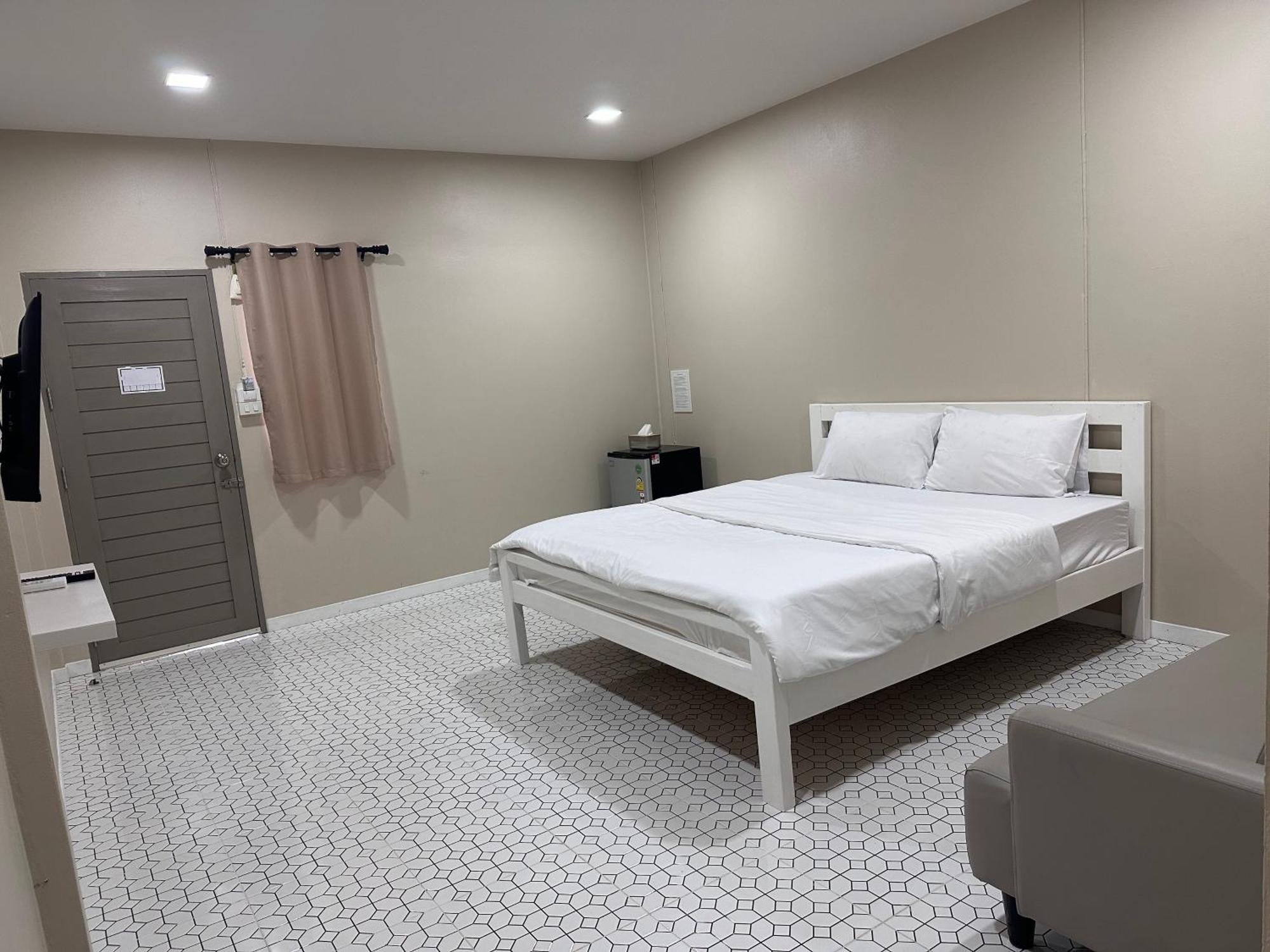 Juni House Chumphon Bed & Breakfast Ngoại thất bức ảnh