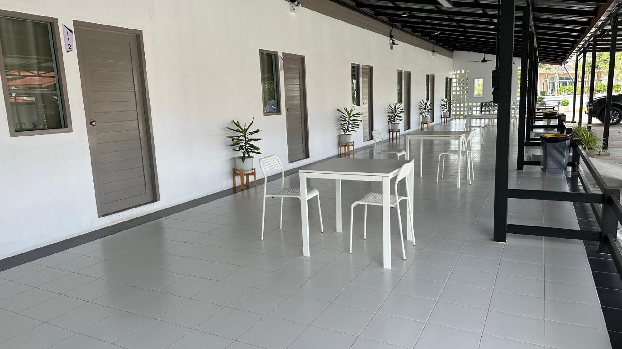 Juni House Chumphon Bed & Breakfast Ngoại thất bức ảnh