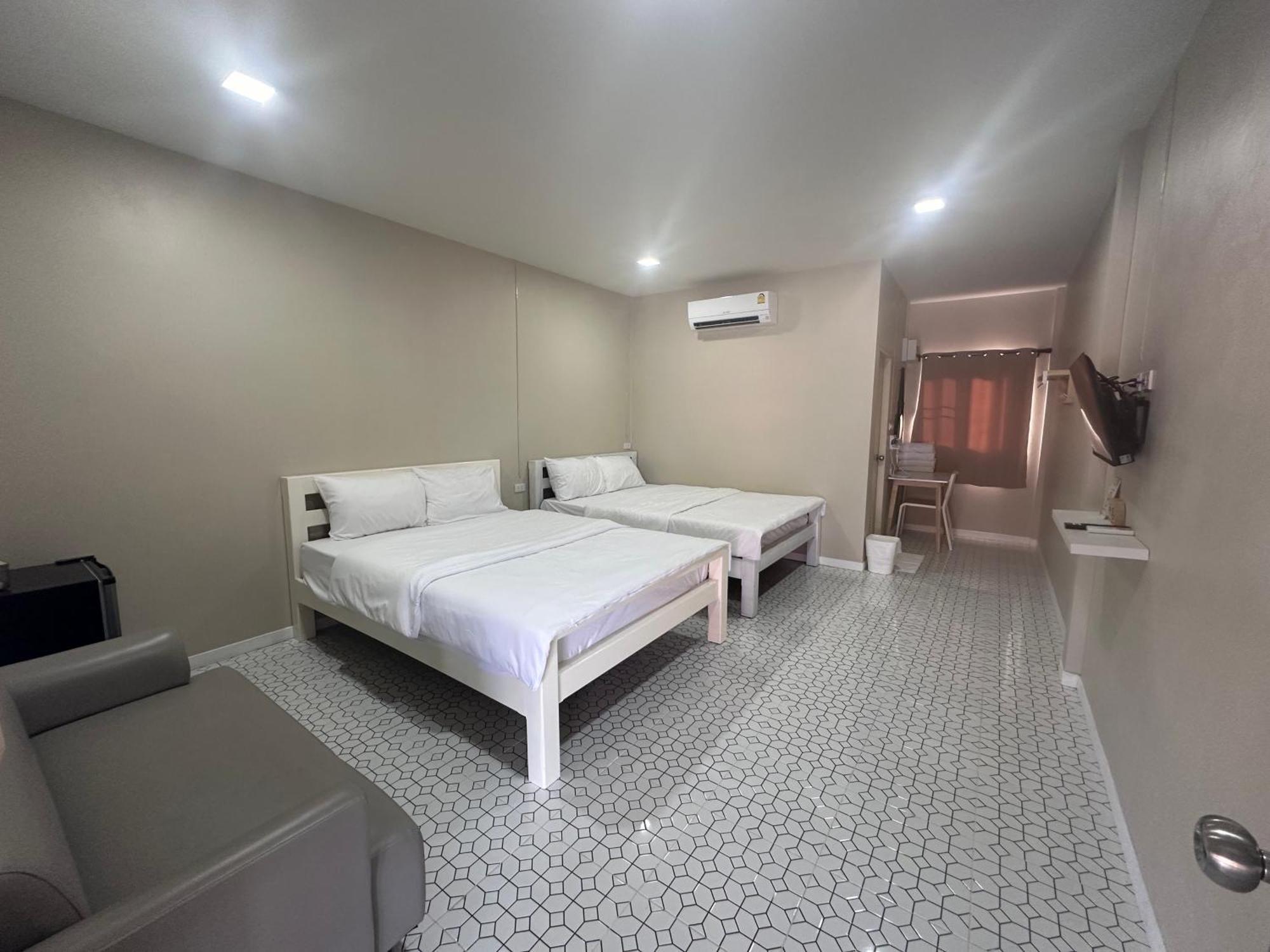 Juni House Chumphon Bed & Breakfast Ngoại thất bức ảnh
