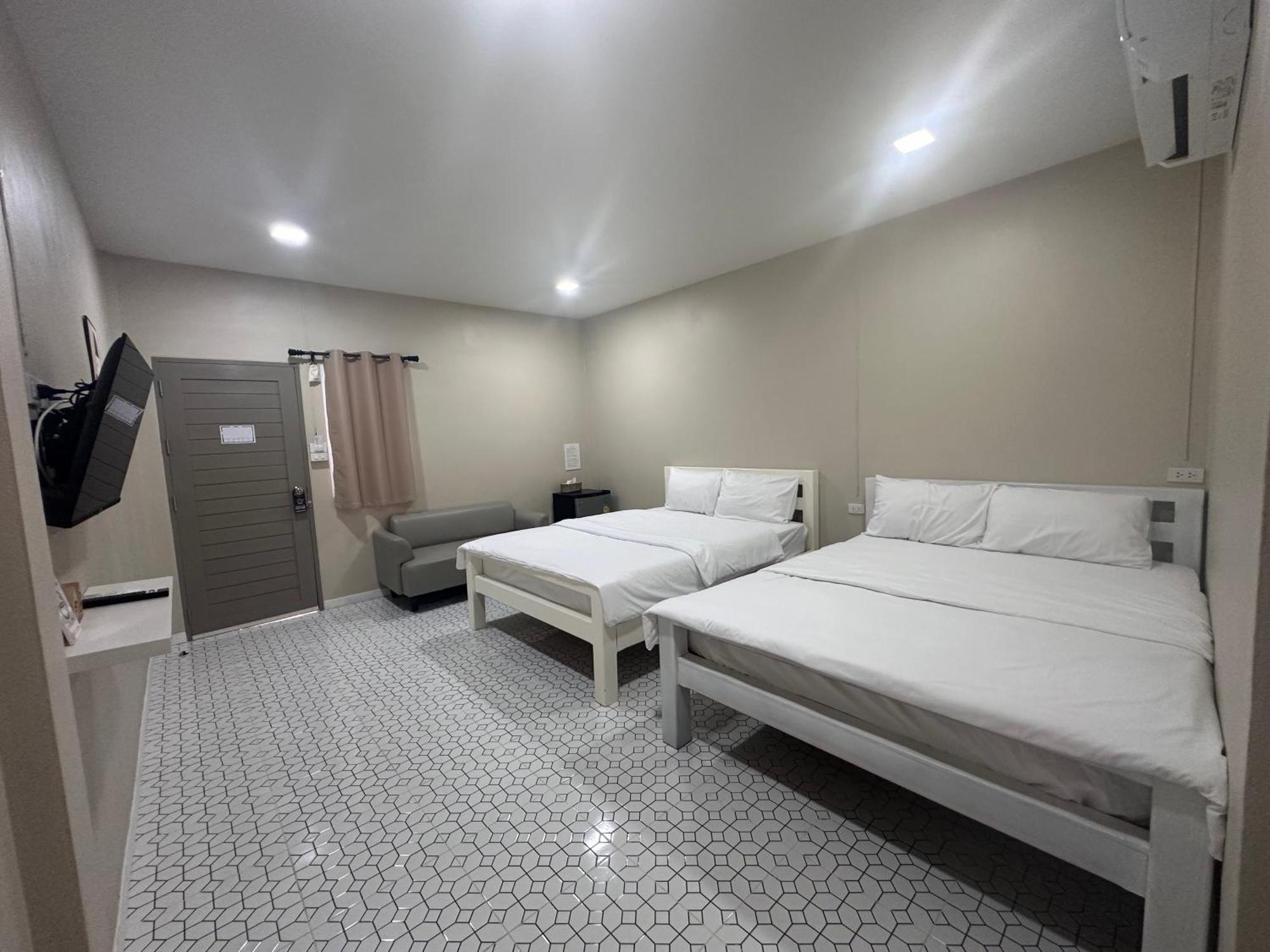 Juni House Chumphon Bed & Breakfast Ngoại thất bức ảnh